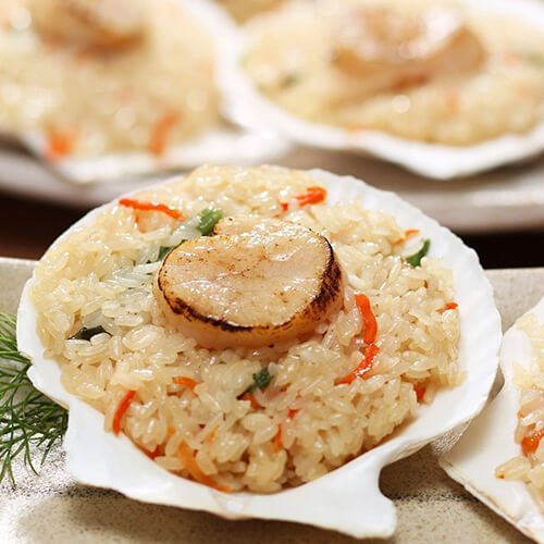 ＜佐藤水産＞レンジで簡単海鮮おこわ（炙り帆立貝） 130g×2個